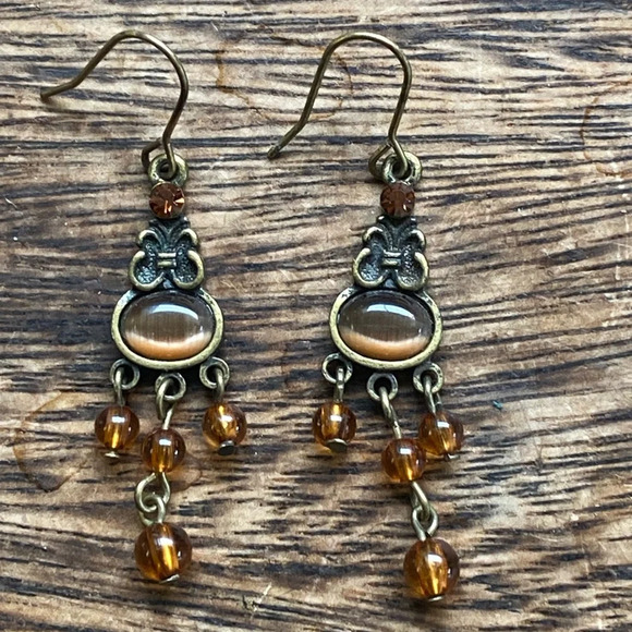 Brass and amber dangle earrings - Picture 5 of 8